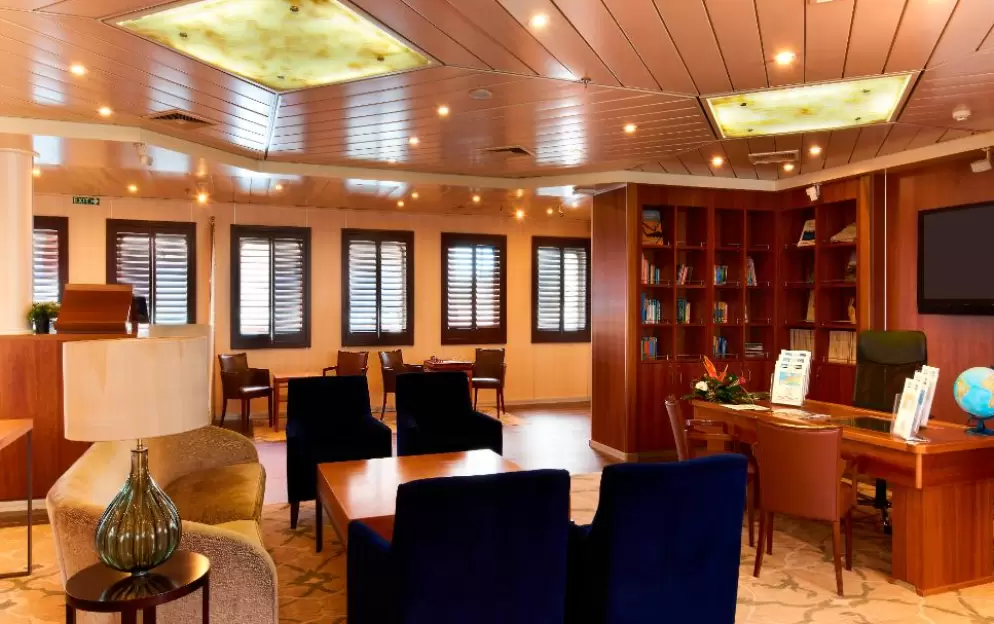 Windstar Cruises Wind Surf Yacht Club Cafe.jpg